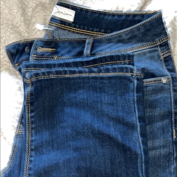 Stylish Blue Distressed Women capris - Picture 8 of 8